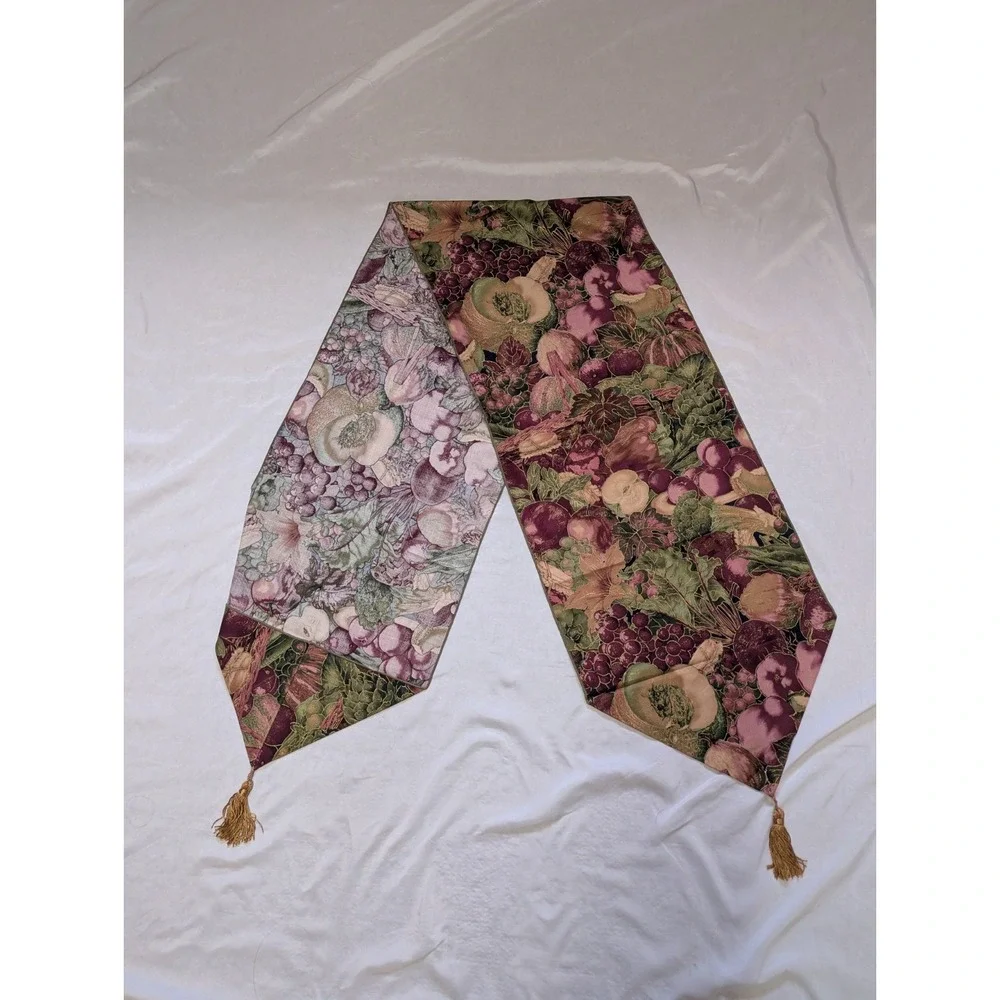 Garden Vegetable Print Fabric Table Runner Tassels Squash Broccoli Apple 13